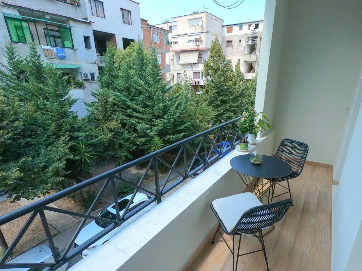 Roza'S Studio Tirana Center Bagian luar foto
